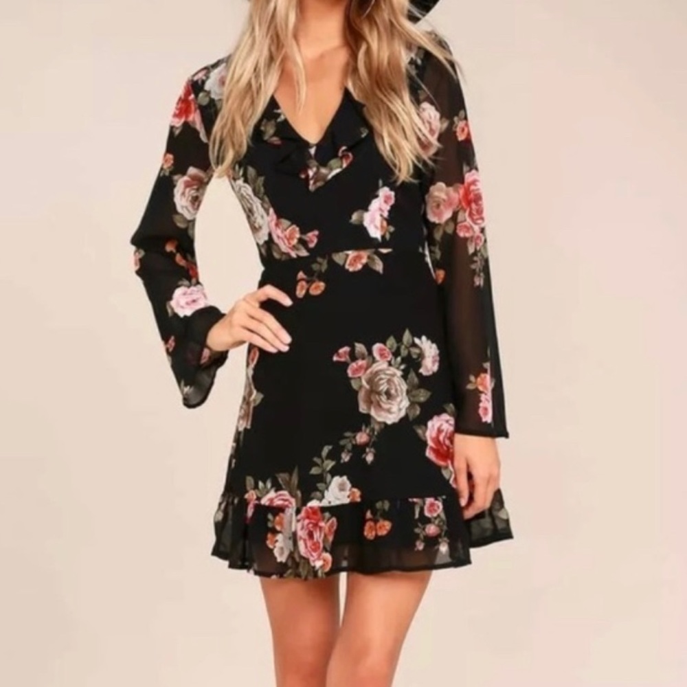 Lulu’s Alive with Artistry Floral Dress 🌹 (NWT!)